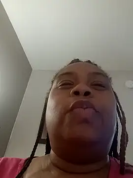 Snapshot of pinkpassionpleaser chatting on 03/17/25, 10:17 pinkpassionpleaser online show from 03/17/25, 10:17