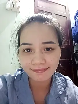 Snapshot of Ngoc-Trinh chatting on 12/14/24, 06:02 Ngoc-Trinh online show from 12/14/24, 06:02