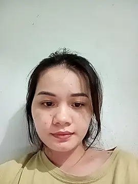 Snapshot of Ngoc-Trinh chatting on 12/15/24, 07:57 Ngoc-Trinh online show from 12/15/24, 07:57