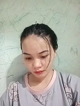 Snapshot of Ngoc-Trinh chatting on 10/22/25, 01:17 Ngoc-Trinh online show from 10/22/25, 01:17