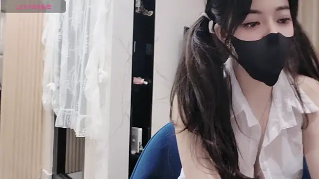 TuyetNhi2k6 online show from 01/17/25, 12:52