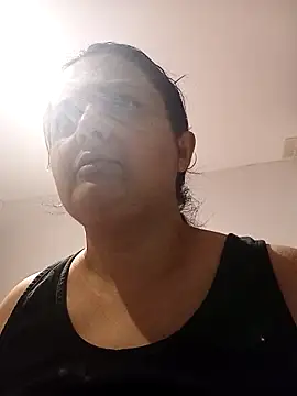 sarahhh1987 online show from 04/13/26, 07:52