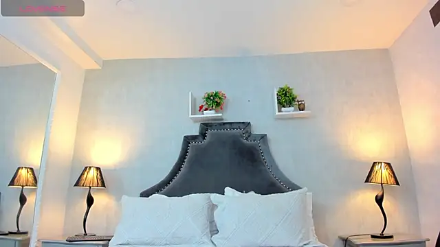 Snapshot of AnntoniaWood chatting on 12/12/24, 12:44 AnntoniaWood online show from 12/12/24, 12:44