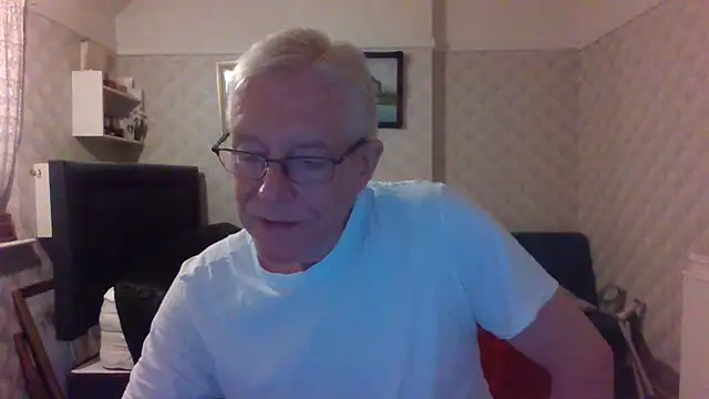 Snapshot of shaun63m chatting on 05/18/26, 12:18 shaun63m online show from 05/18/26, 12:18