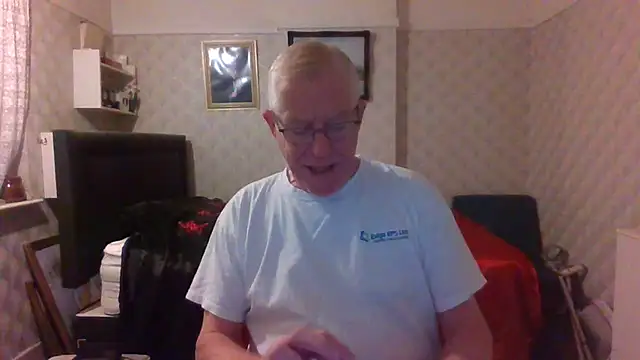 Snapshot of shaun63m chatting on 06/20/26, 12:36 shaun63m online show from 06/20/26, 12:36