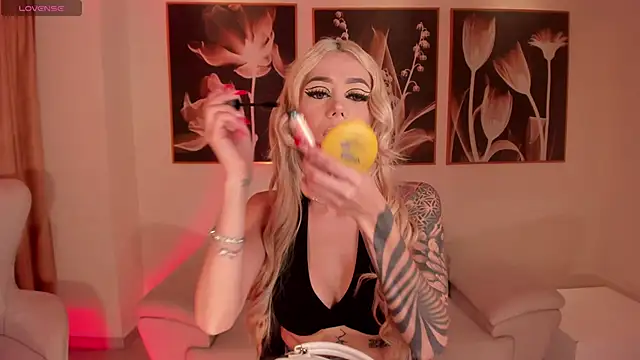 HannaConnor  online show from 11/11/25, 08:53