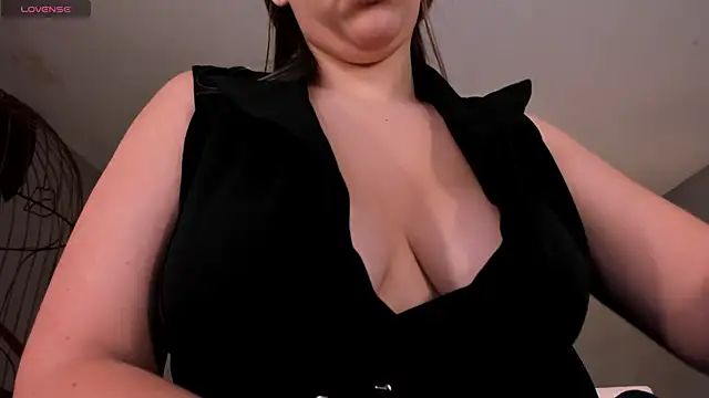 Snapshot of BellaRose_X chatting on 09/27/25, 04:28 BellaRose X online show from 09/27/25, 04:28