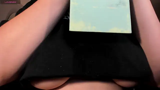 Snapshot of BellaRose_X chatting on 02/15/26, 05:59 BellaRose X online show from 02/15/26, 05:59