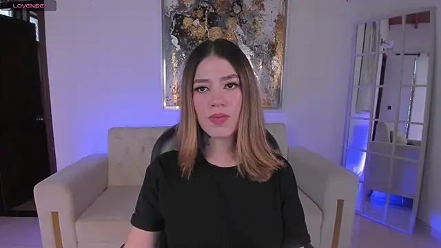 Snapshot of ViolettHansson chatting on 03/19/25, 06:12 ViolettHansson online show from 03/19/25, 06:12