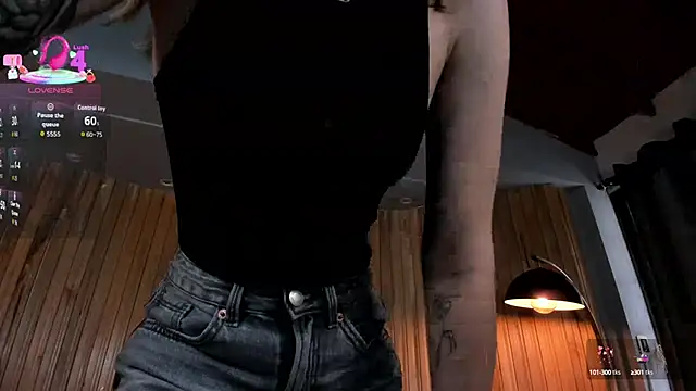 Snapshot of ViolettHansson chatting on 09/16/25, 06:09 ViolettHansson online show from 09/16/25, 06:09