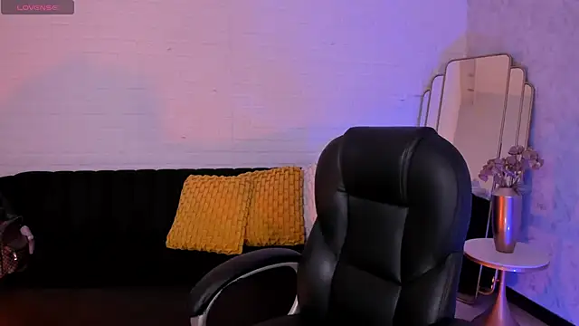 ViolettHansson online show from 11/29/25, 11:46