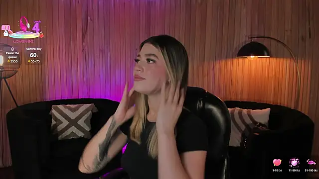 Snapshot of ViolettHansson chatting on 02/24/26, 06:17 ViolettHansson online show from 02/24/26, 06:17