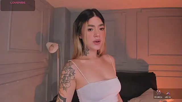 ViolettHansson online show from 04/15/26, 09:27