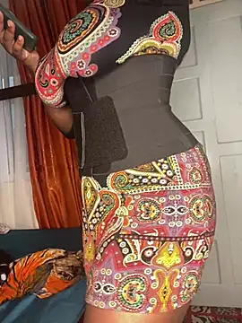 Snapshot of zonroe_the_big chatting on 02/21/26, 11:44 zonroe the big online show from 02/21/26, 11:44