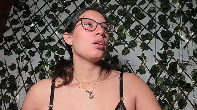 Snapshot of CoralineSanchez chatting on 09/19/25, 03:19 CoralineSanchez online show from 09/19/25, 03:19