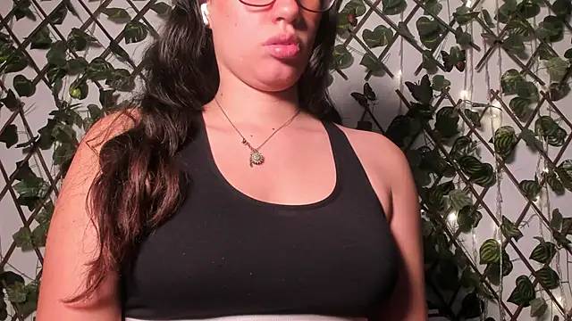 Snapshot of CoralineSanchez chatting on 09/20/25, 03:18 CoralineSanchez online show from 09/20/25, 03:18