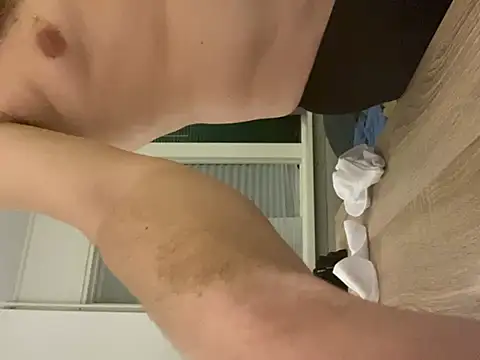 Snapshot of feetlover3611 chatting on 12/14/24, 04:20 feetlover3611 online show from 12/14/24, 04:20