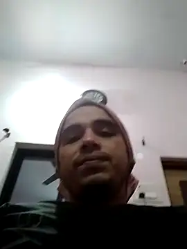 Snapshot of roadtucker123 chatting on 12/16/24, 09:09 roadtucker123 online show from 12/16/24, 09:09