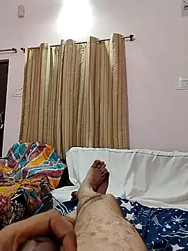 Snapshot of roadtucker123 chatting on 02/14/25, 04:31 roadtucker123 online show from 02/14/25, 04:31