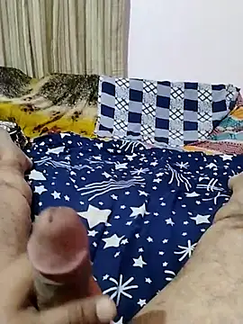 Snapshot of roadtucker123 chatting on 03/16/25, 06:01 roadtucker123 online show from 03/16/25, 06:01