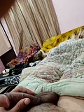 Snapshot of roadtucker123 chatting on 12/03/25, 06:39 roadtucker123 online show from 12/03/25, 06:39