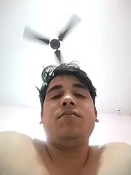 Snapshot of roadtucker123 chatting on 02/13/26, 05:31 roadtucker123 online show from 02/13/26, 05:31