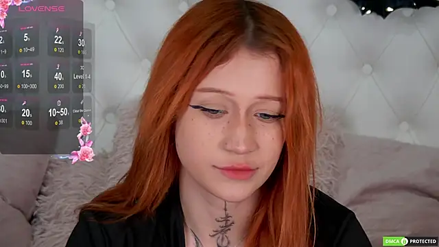 Snapshot of Eva_Cramer chatting on 10/14/25, 01:45 Eva Cramer online show from 10/14/25, 01:45