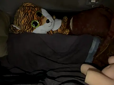 SlimeCrownzOut5 online show from 11/17/25, 04:18