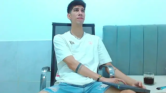 jhony-sex online show from 02/18/26, 04:41