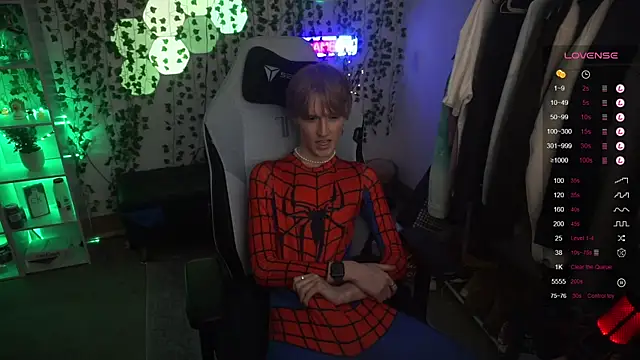 Snapshot of twinkben chatting on 02/19/25, 08:10 twinkben online show from 02/19/25, 08:10