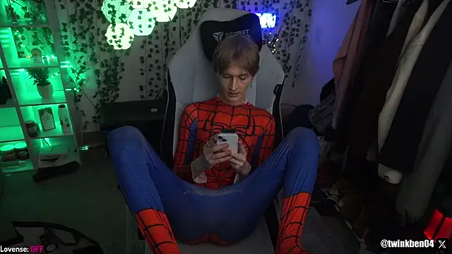 Snapshot of twinkben chatting on 02/26/25, 09:48 twinkben online show from 02/26/25, 09:48