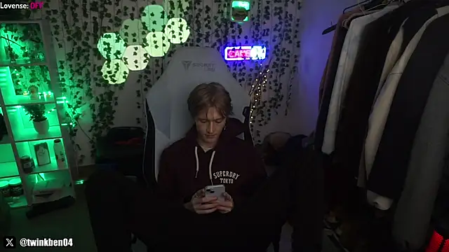 Snapshot of twinkben chatting on 03/01/25, 08:53 twinkben online show from 03/01/25, 08:53