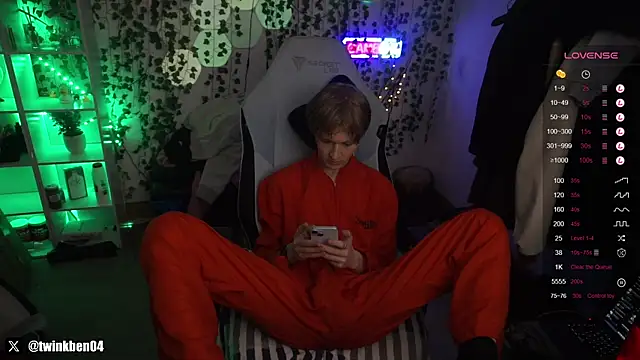 Snapshot of twinkben chatting on 03/22/25, 05:52 twinkben online show from 03/22/25, 05:52