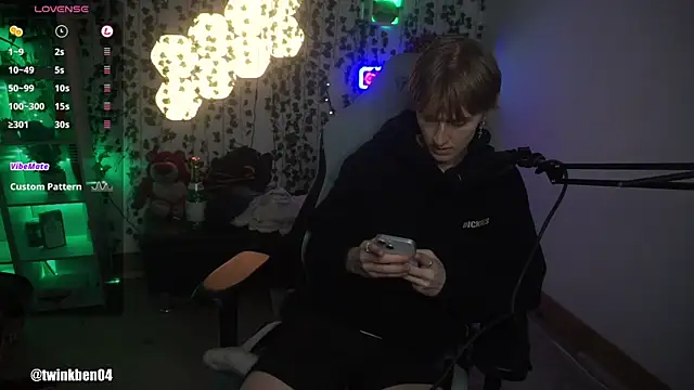 Snapshot of twinkben chatting on 09/09/25, 07:57 twinkben online show from 09/09/25, 07:57