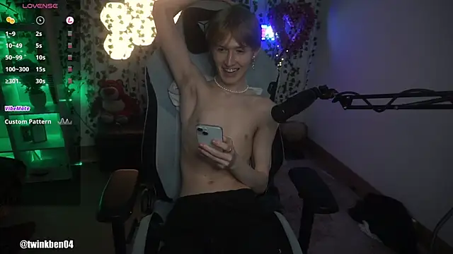 Snapshot of twinkben chatting on 09/14/25, 07:35 twinkben online show from 09/14/25, 07:35