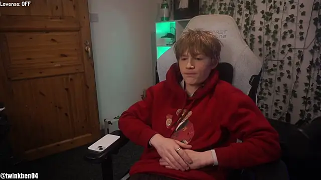 Snapshot of twinkben chatting on 01/08/26, 04:53 twinkben online show from 01/08/26, 04:53