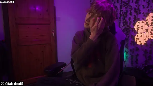 Snapshot of twinkben chatting on 02/05/26, 03:44 twinkben online show from 02/05/26, 03:44