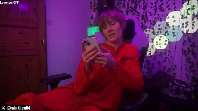 Snapshot of twinkben chatting on 02/07/26, 03:54 twinkben online show from 02/07/26, 03:54