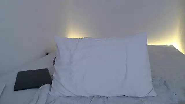 Snapshot of __Meow chatting on 01/03/25, 08:54   Meow online show from 01/03/25, 08:54