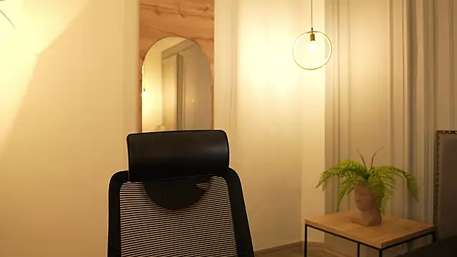 Snapshot of IrisBaker chatting on 10/27/25, 09:08 IrisBaker online show from 10/27/25, 09:08