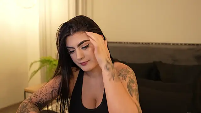 Snapshot of IrisBaker chatting on 11/06/25, 09:15 IrisBaker online show from 11/06/25, 09:15