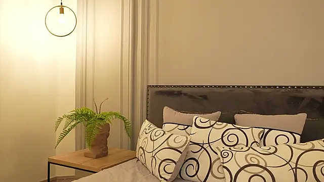 Snapshot of IrisBaker chatting on 11/13/25, 09:03 IrisBaker online show from 11/13/25, 09:03