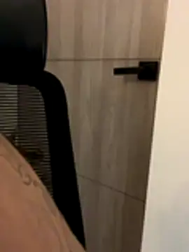 Snapshot of IrisBaker chatting on 11/26/25, 09:27 IrisBaker online show from 11/26/25, 09:27