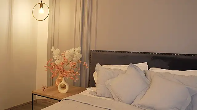 IrisBaker online show from 04/10/26, 10:25