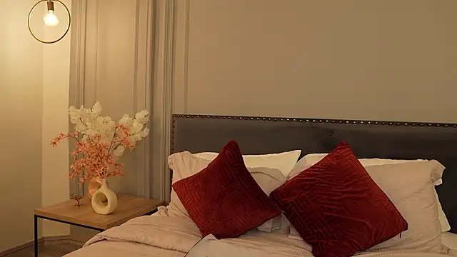 IrisBaker online show from 04/22/26, 09:27