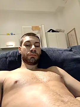 Snapshot of litleboy92 chatting on 11/13/25, 11:47 litleboy92 online show from 11/13/25, 11:47