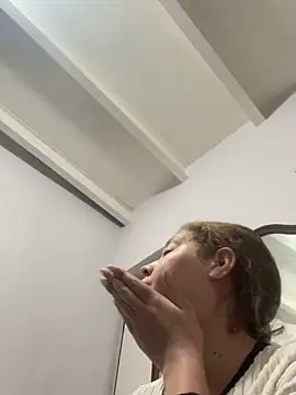 Snapshot of andreinitahg chatting on 01/11/25, 11:46 andreinitahg online show from 01/11/25, 11:46