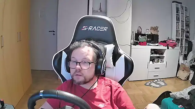 larsgessner30 online show from 10/28/25, 09:39