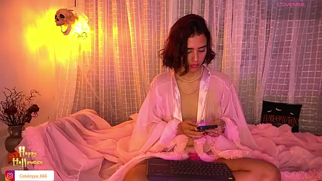 Snapshot of cataleyya_666 chatting on 10/13/25, 01:49 cataleyya 666 online show from 10/13/25, 01:49