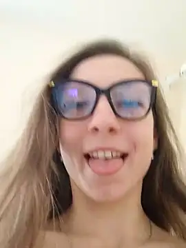 Snapshot of Milky_flexy_cat chatting on 02/25/25, 03:05 Milky flexy cat online show from 02/25/25, 03:05